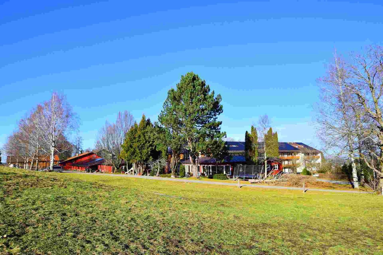 SEINZ Wisdom Resort - das vegan/vegetarische Bio-Seminarhotel Bad Kohlgrub Exterior foto